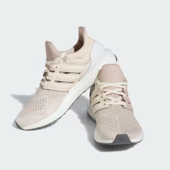 adidas Shoes - Adidas Ultraboost Sneaker Running Athleisure Sporty 7.5 Streetwear